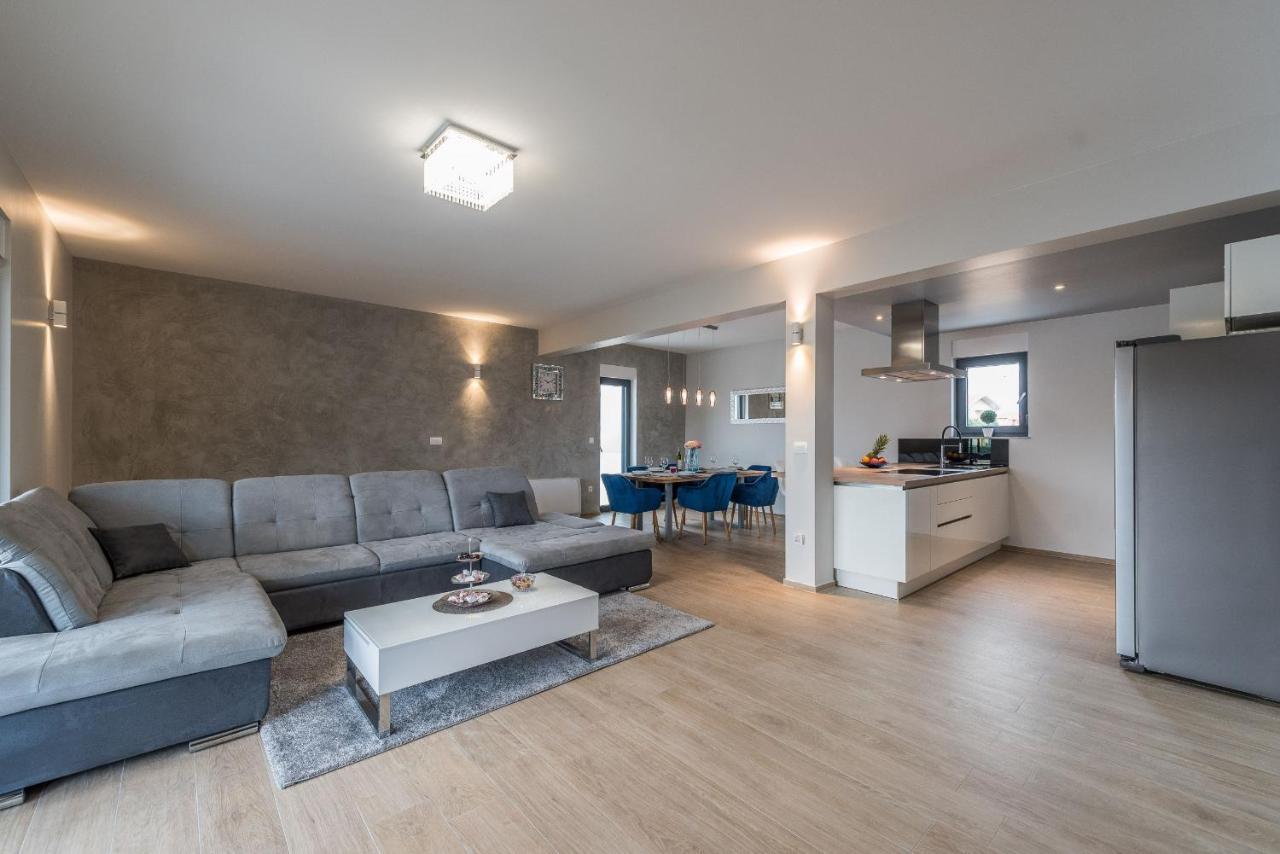 Nika Zadarvillas Vila