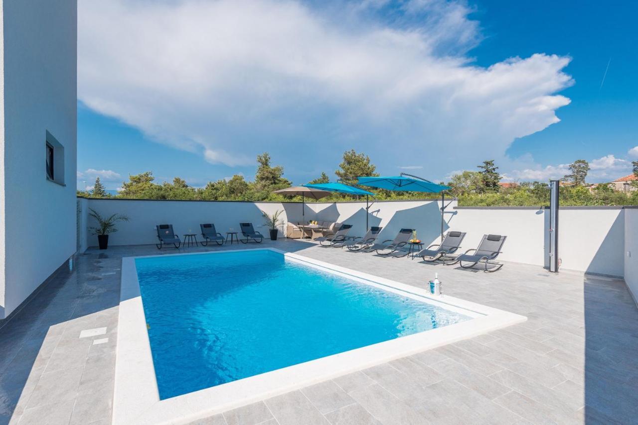 Nika Zadarvillas